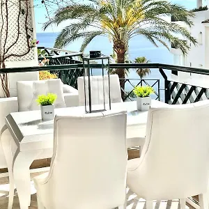 mi-capricho-beachfront-4b-apartment-sitio-de-calahonda.1costadelsol.com/